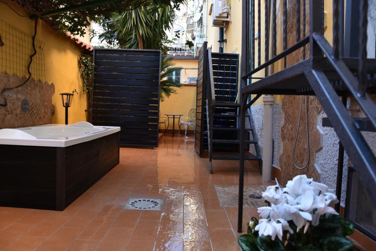 Ripa Garden Room And Suite Salerno Ngoại thất bức ảnh